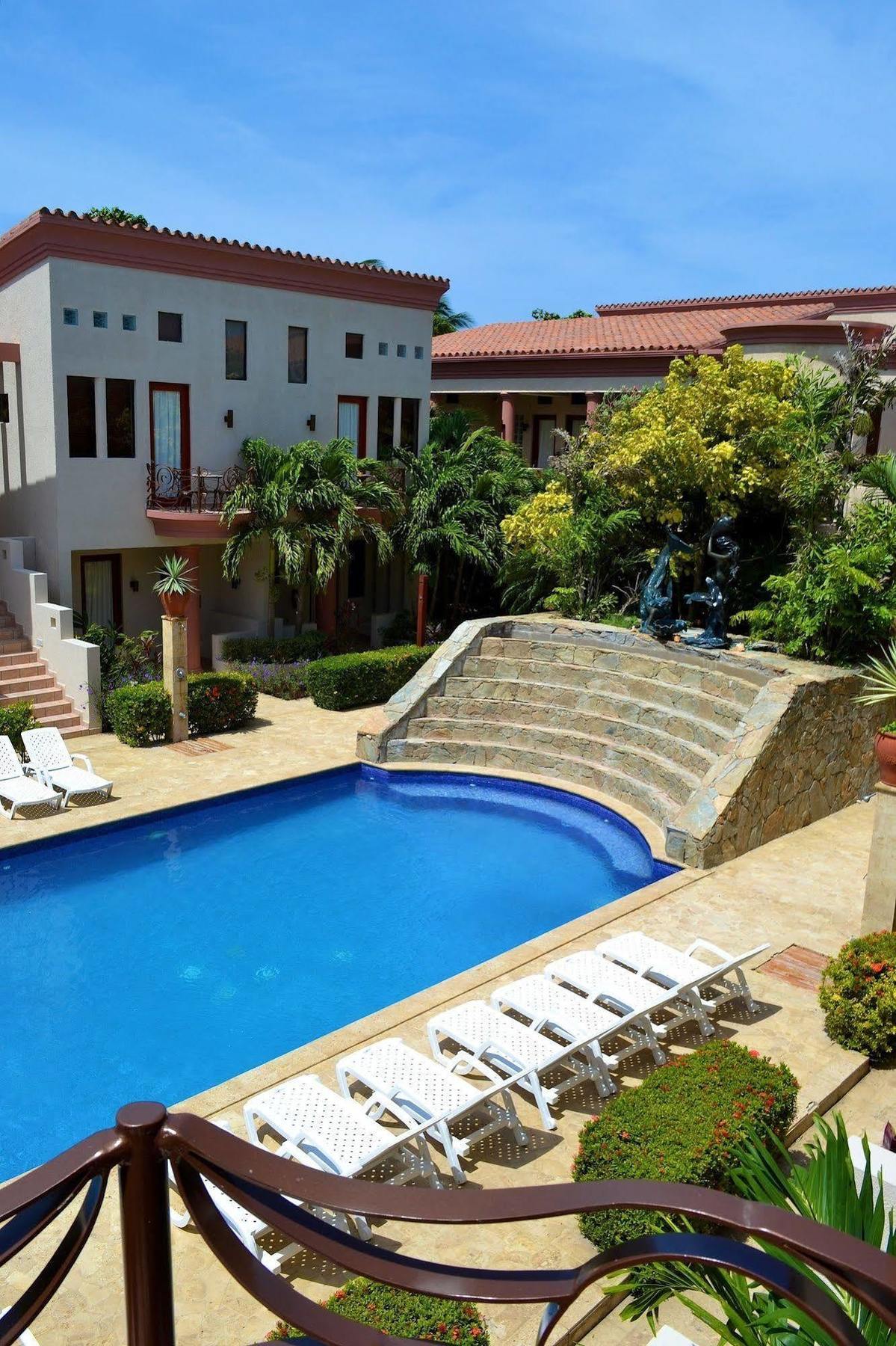 Las Sirenas Hotel And Condos West Bay Luaran gambar